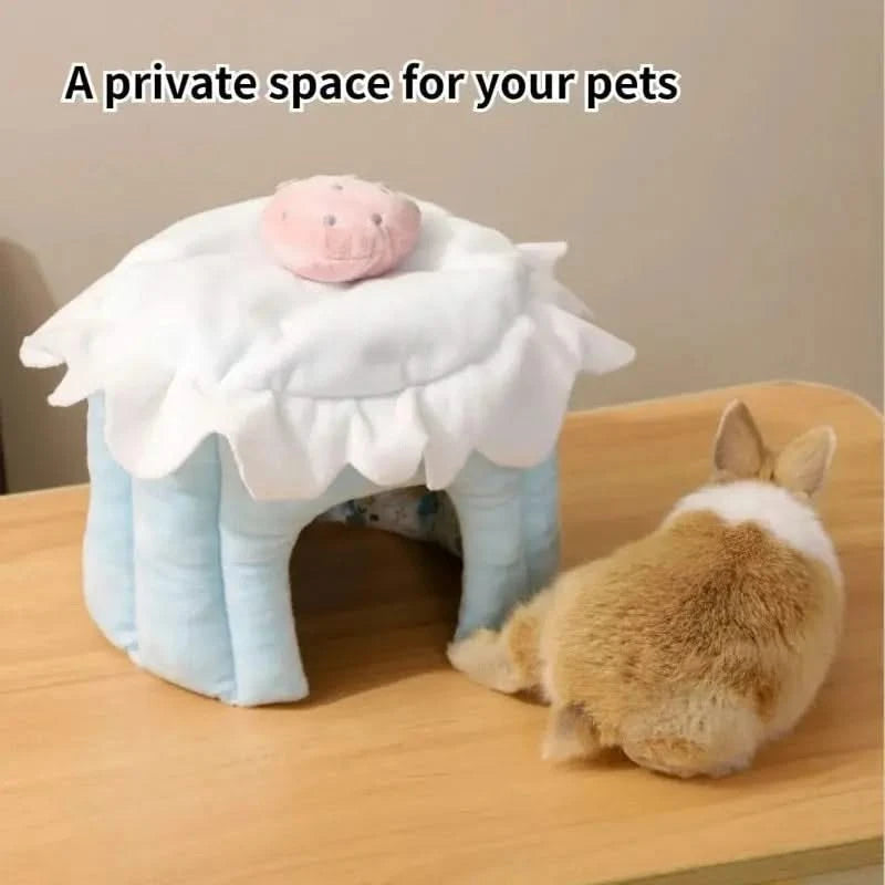 Cute Cartoon Cake Shape Small Animal House Warm Fleece Hideout for Hamsters, Guinea Pigs, Rabbits