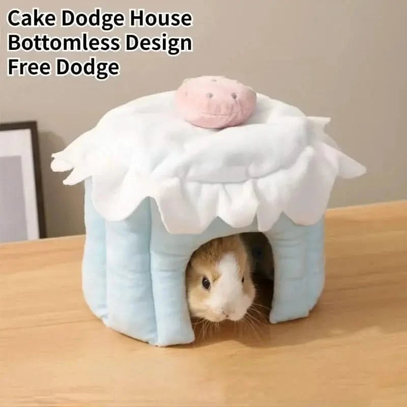 Cute Cartoon Cake Shape Small Animal House Warm Fleece Hideout for Hamsters, Guinea Pigs, Rabbits