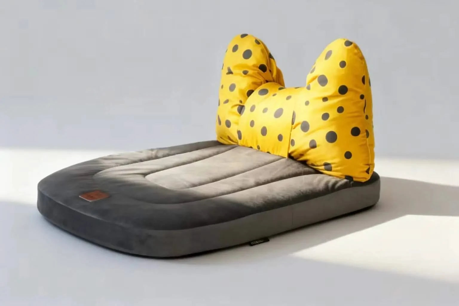 Cute Pet Bowknot Bed with Polka Dot Design - Plush Comfort Sleeping Mat for Pets Soft Supportive Cushion Bed with Removable Decorative Pillow.