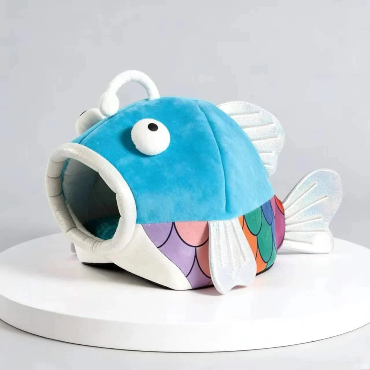  Cat Bed, Clownfish Shape, Comfortable Plush, Blue/White, Pet-Safe Material, All-Season