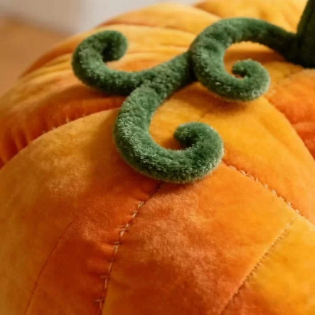 Cat Bed, Pumpkin Shape, Fluffy Material, Orange/Green, Harvest-Themed Cave