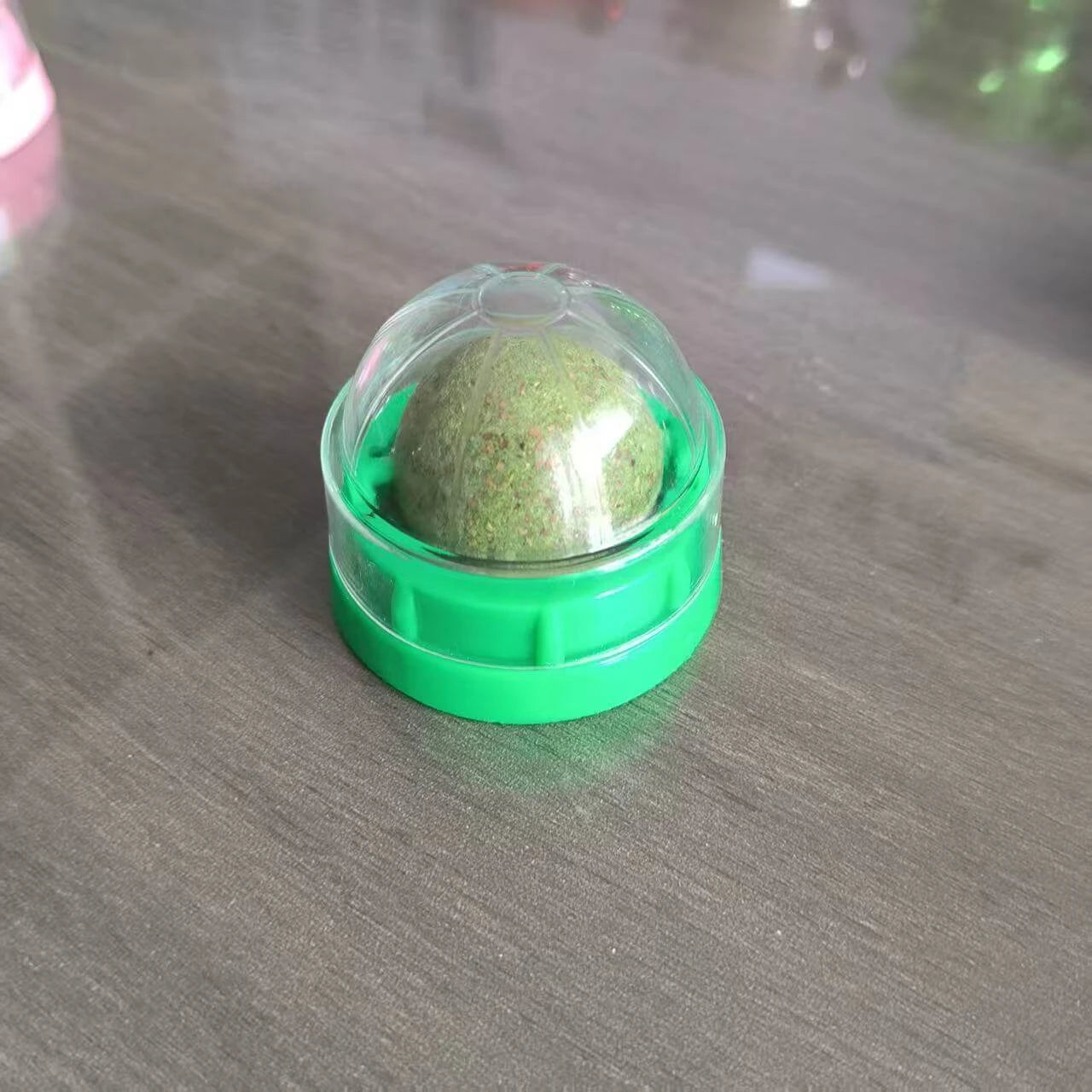 Edible Catnip Chew Ball - Rotating Design, Wall-Mountable, Green Plastic Case