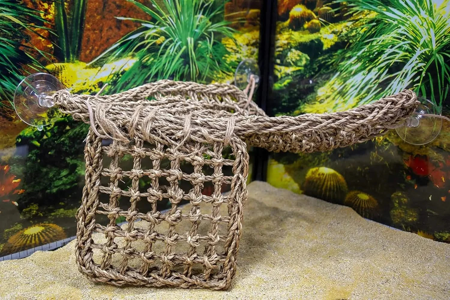 Large Penn-Plax Reptology Natural Seagrass Lizard Lounger Corner Triangle with Ladder