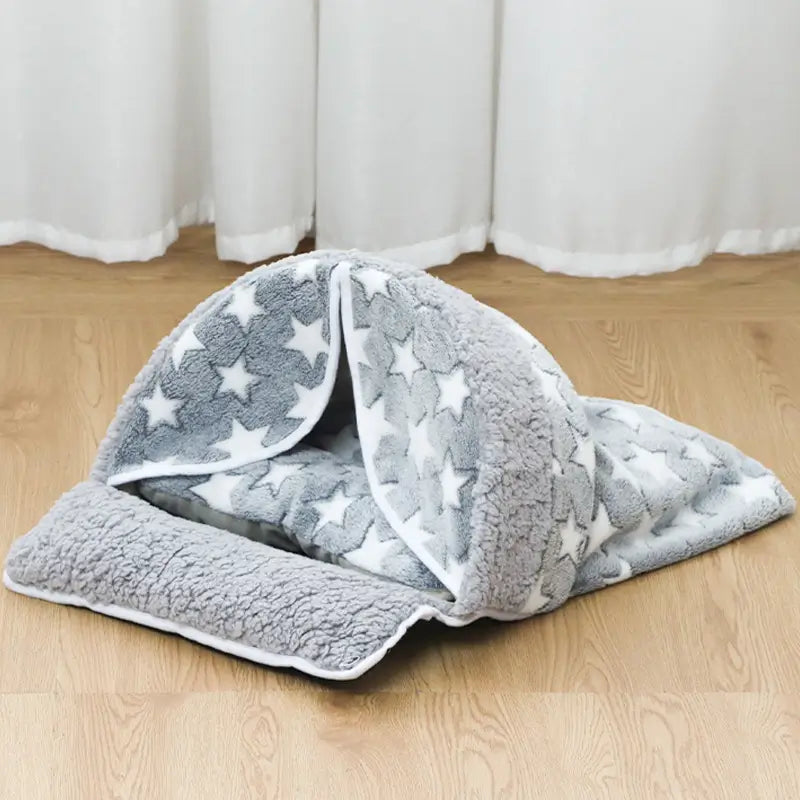 Star-Patterned Cat Bed: Cozy Hideaway, Plush Surface, Foldable Design (Gray-White)